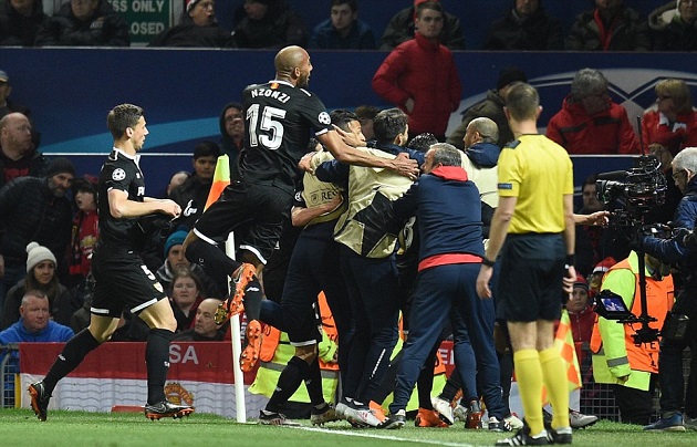 Các cầu thủ Sevilla ăn mừng như thể vô địch sau bàn thắng này. Bất chấp họ bị Lukaku gỡ một bàn sau đó, vé đi tiếp vẫn thuộc về đại diện của Tây Ban Nha với tổng tỉ số 2-1 sau hai lượt.