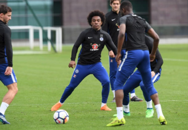 Burnley hiện tại đang đứng thứ 7 tại Premier League và chỉ cách Chelsea 8 điểm.