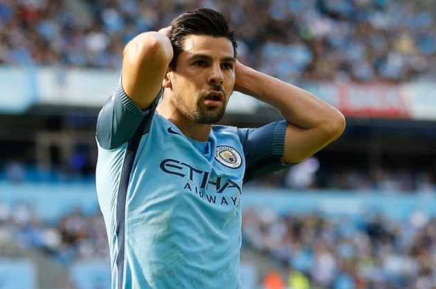 Nolito không có đất dụng võ ở Man City.