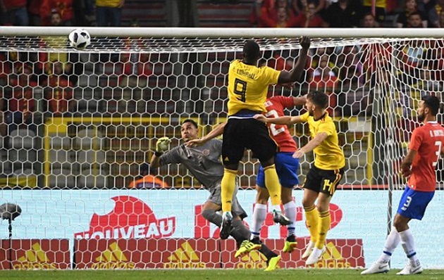 Navas bất lợi trước pha không chiến của Lukaku.