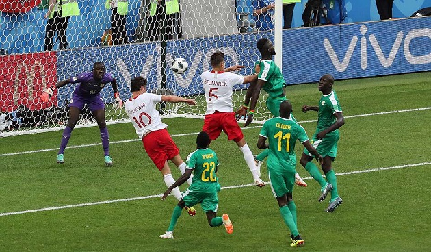 Phút 85, Grzegorz Krychowiak đánh đầu tung lưới Ba Lan nhưng đó là tất cả những gì mà Ba Lan làm được trong trận ra quân.
