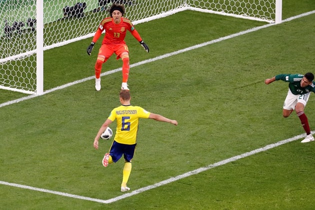Đầu hiệp hai, Thụy Điển cụ thể hóa những cơ hội bằng bàn thắng của Ludwig Augustinsson. Đây là một pha bóng mà các hậu vệ Mexico đã bỏ quên hậu vệ này.