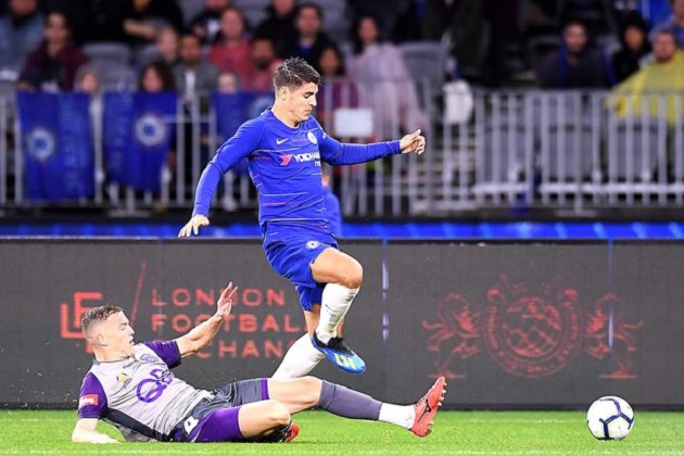 CĐV Chelsea ngán Morata đến tận cổ.