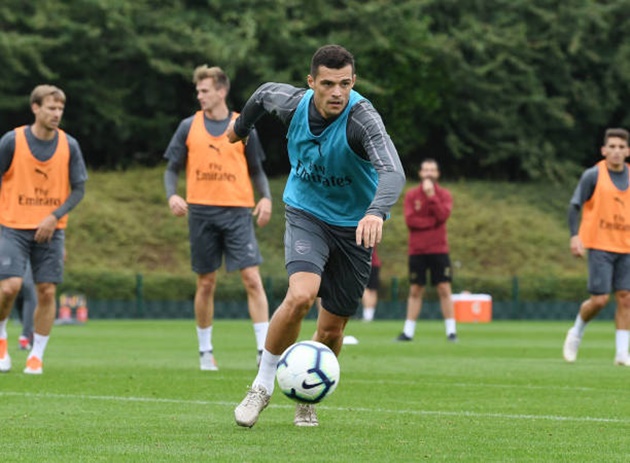 Xhaka sau hai trận đấu thất vọng nên ngồi dự bị.