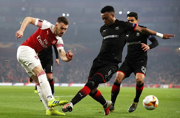 Bàn thắng sớm của Arsenal có dấu ấn cực lớn của Ramsey với pha xoay người và căng ngang điệu nghệ.