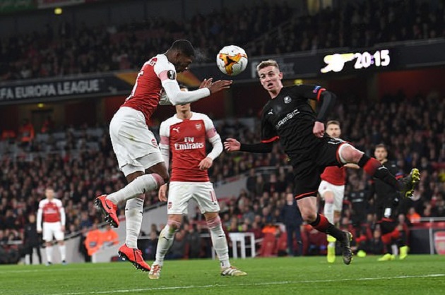 Phút 15, tỉ số là 2-0 cho Pháo thủ sau pha đánh đầu của hậu vệ trẻ Ainsley Maitland-Niles.