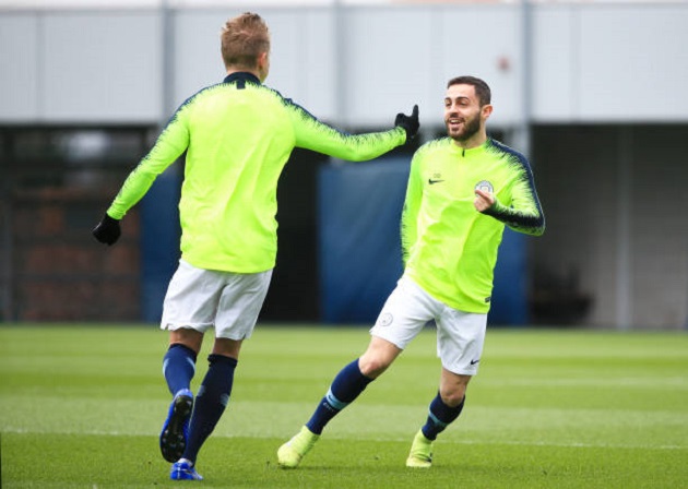 Có thể thấy rõ sân tập của Man City khá rộn ràng dù mới phải bắt trúng lá thăm không hề dễ chịu mang tên Tottenham ở Champions League.