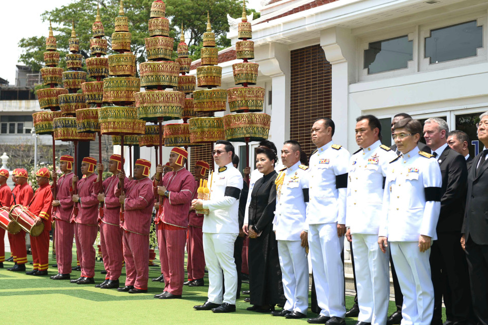 Ông bắt đầu lên ngôi từ năm 2016 và là vị vua thứ 10 của vương triều Chakri.