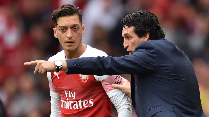 Ozil không còn nằm trong kế hoạch của Emery.