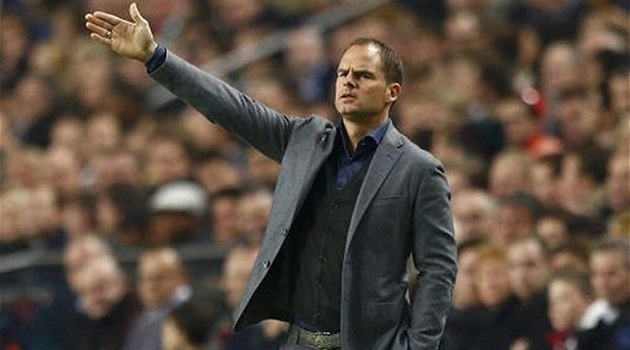 Frank De Boer từng làm HLV của Ajax trong giai đoạn 2010 - 2016. Trong 6 năm tại Hà Lan, ông đã giúp đội bóng giàu thành tích này có 4 chức vô địch quốc gia liên tiếp. Mặt khác, ông còn trình làng khá nhiều cầu thủ trẻ tài năng.
