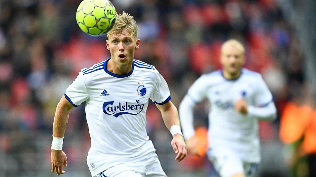 4. Viktor Fischer. Anh chơi trận ra mắt Ajax vào năm 2012 và nhanh chóng trở thành món hàng hot mà các đại gia theo đuổi. Đáng tiếc, anh không có nhiều điều kiện để phát triển tại Hà Lan và đã chuyển sang chơi bóng cho Copenhagen, Đan Mạch.