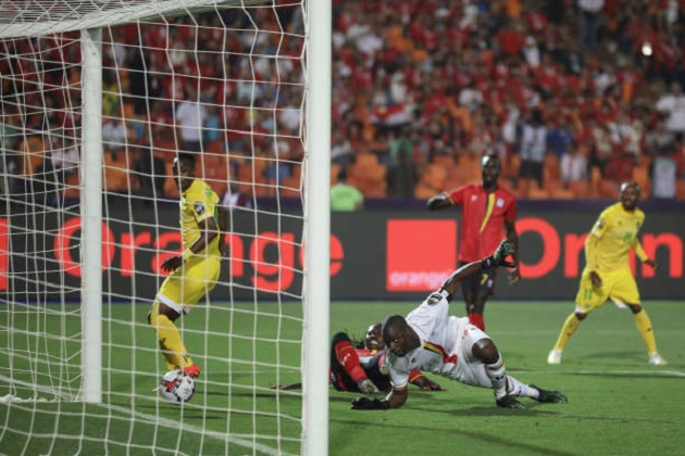 Sang hiệp hai, những cơ hội ăn bàn lần lượt được tạo ra về phía khung thành hai đội nhưng không có bàn thắng nào được ghi.