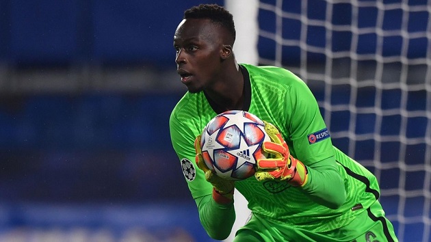 Thủ môn: Edouard Mendy (Chelsea). Ngôi sao người Senegal đã mang đến sự chắc chắn nơi khung gỗ The Blues. Sau 18 lần ra sân ở năm 2021 (tính riêng EPL), Mendy chỉ để thủng lưới 27 bàn.