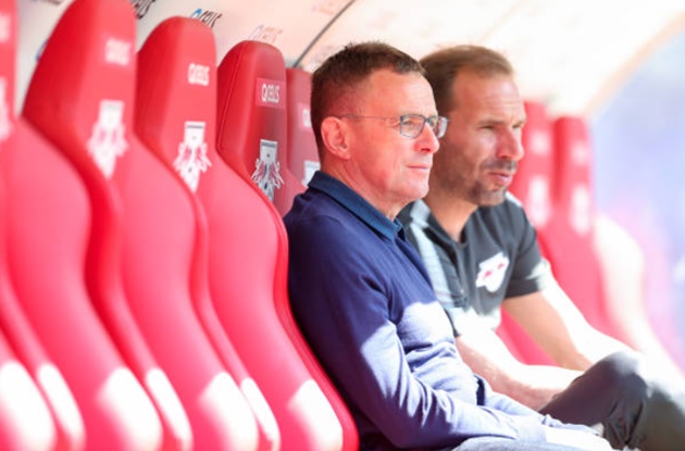 Ảnh bài viết Trợ lý Rangnick cắt liên lạc với cầu thủ Man Utd