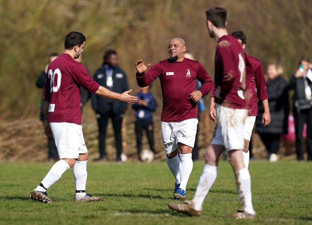 Ảnh bài viết Roberto Carlos trở lại và ghi bàn ấn tượng ở tuổi 48