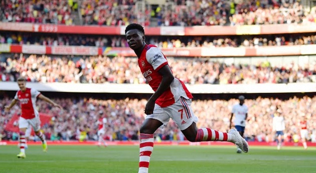 Saka đang được Liverpool tích cực chèo kéo.