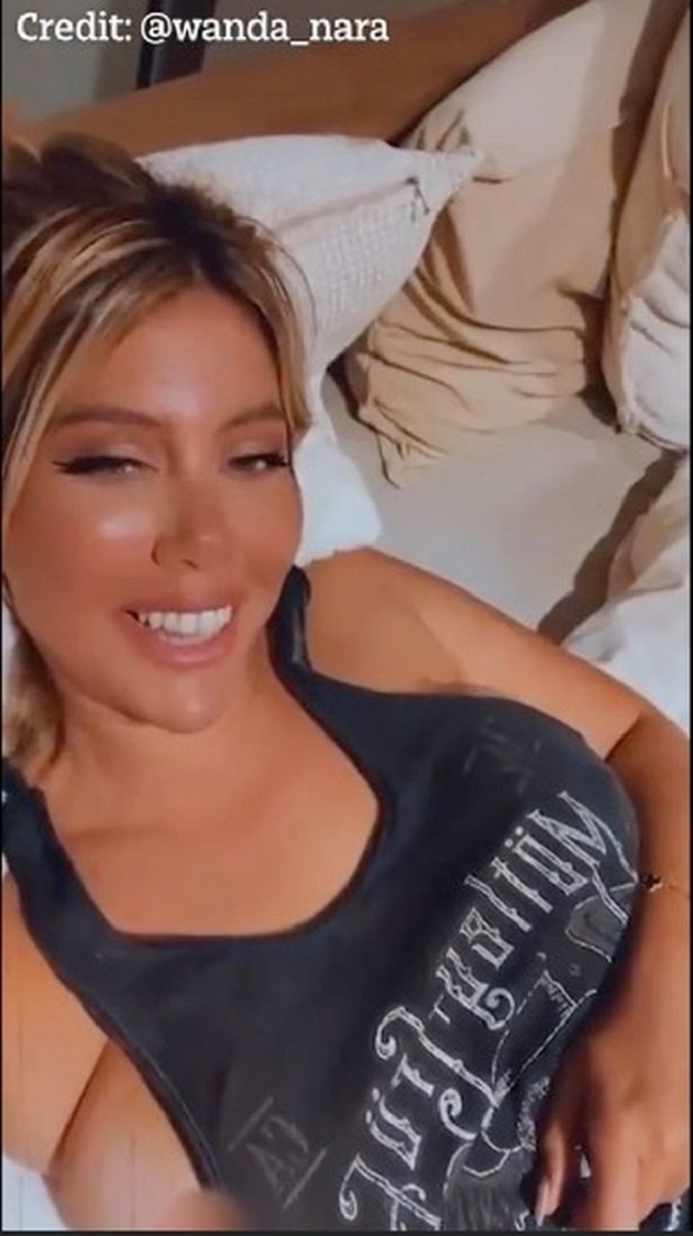Ảnh bài viết Wanda Nara vô tình lộ 'nhũ hoa' khi livestream