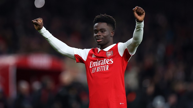 Arteta cất Saka lên ghế dự bị.