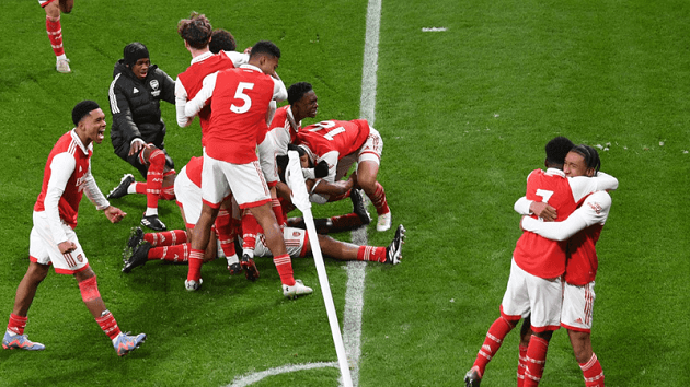 Nwaneri và các đồng đội có vé chơi ở trận Chung kết FA Youth Cup.
