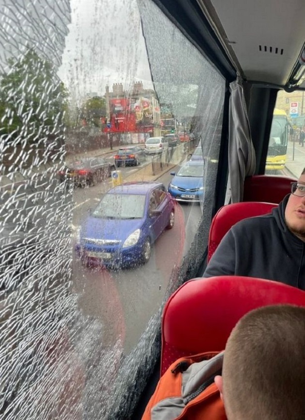 Ảnh bài viết CĐV Blackburn bị tấn công thảm thương sau cú 'gạt giò' lịch sử