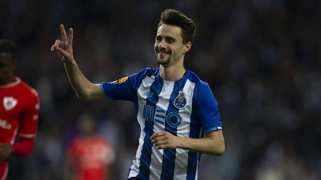 Arsenal tốn 34 triệu bảng để mang Vieira về từ Porto.