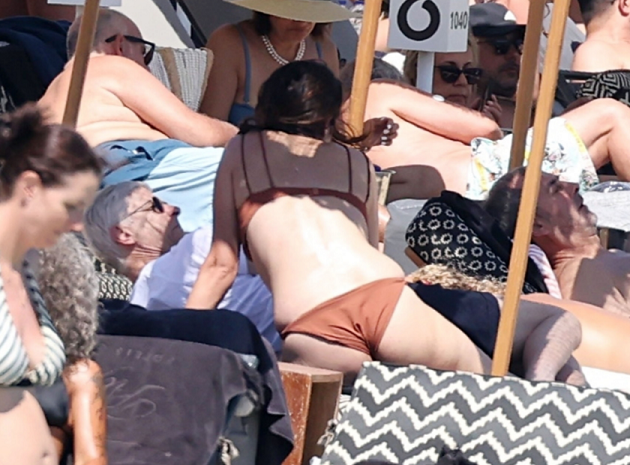 Vào năm 2008, Wenger từng cho biết sự nghiệp huấn luyện ảnh hưởng không ít đến hạnh phúc gia đình. Vợ cũ, Annie trước đây là một cựu cầu thủ bóng rổ. Ông và Annie quen nhau từ những năm 90 và có một người con gái tên là Lea.