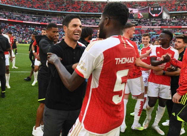 Sau đó, Partey và các đồng đội đã giành chiến thắng trên chấm luân lưu. Rõ ràng, Arteta phải dành những lời khen cho chốt chặn lợi hại này của Arsenal trong đêm qua.