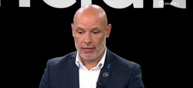 Ảnh bài viết Howard Webb: "Trọng tài đã đúng khi không dừng trận đấu"