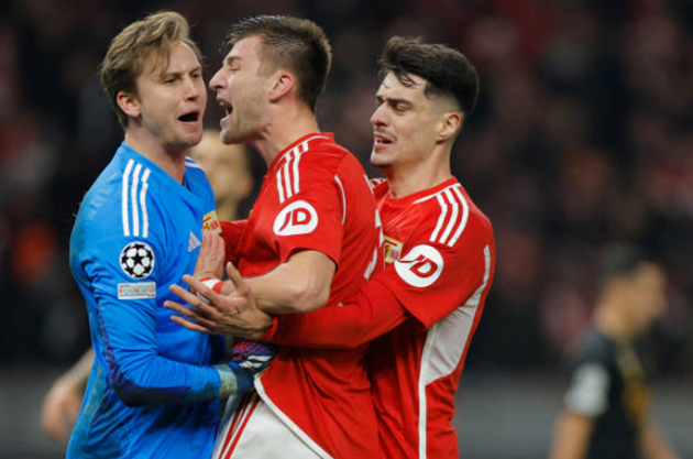 Đáng tiếc, Luka Modric đã không thể thắng được thủ thành Frederik Rønnow trên chấm phạt đền.