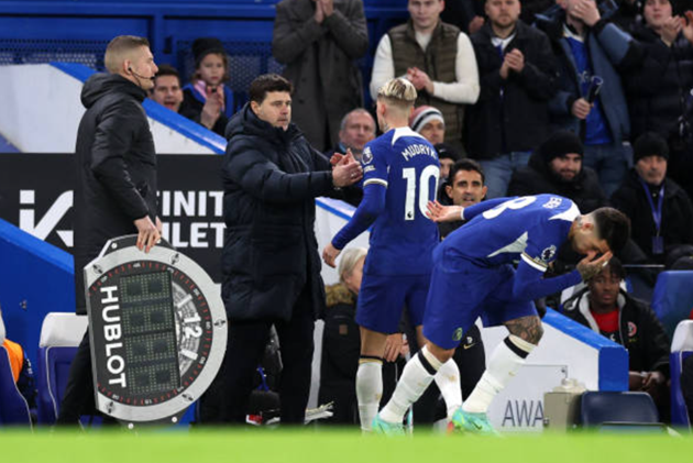 Cuối hiệp hai, Chelsea bắt đầu thay người. Họ không tấn công dồn dập như thời điểm trước. Dẫu vậy, chiến thắng 2-0 là đủ để Chelsea có 3 điểm và tạm thời vươn lên vị trí thứ 10.