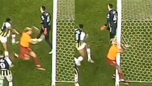 Một tình huống hy hữu đã xảy ra trong trận thư hùng giữa Fenerbahce và Galatasaray rạng sáng nay khi sau pha va chạm với hậu vệ Alexander Djiku, tiền đạo Mauro Icardi đã mất đà, lao thẳng vào cột dọc.