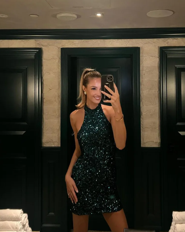 Người mẫu Viktoria Varga mới đây cũng đăng tải hình ảnh đón Giáng sinh của gia đình mình.