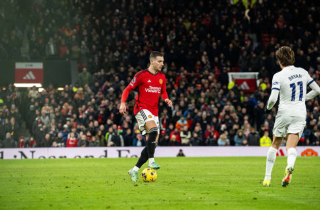 Sau trận đấu, Diogo Dalot đã nhận được những lời khen ngợi đặc biệt từ người hâm mộ vì đã "bắt chết" được tân binh Timo Werner.