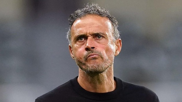 Enrique khó lòng rời PSG dù được Barca đặt trong tầm ngắm.