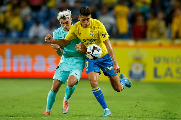 Ảnh bài viết Barca bị đối thủ tranh cả hậu vệ 0 đồng