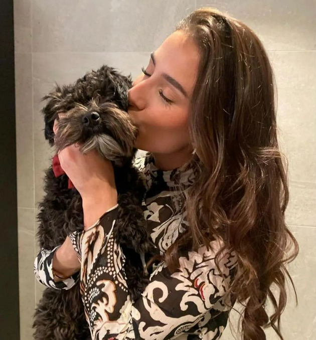 Còn đây là khoảnh khắc đời thường của Johansen. Instagram cá nhân của cô có hơn 34 ngàn lượt theo dõi, không quá ấn tượng so với các WAGs khác.