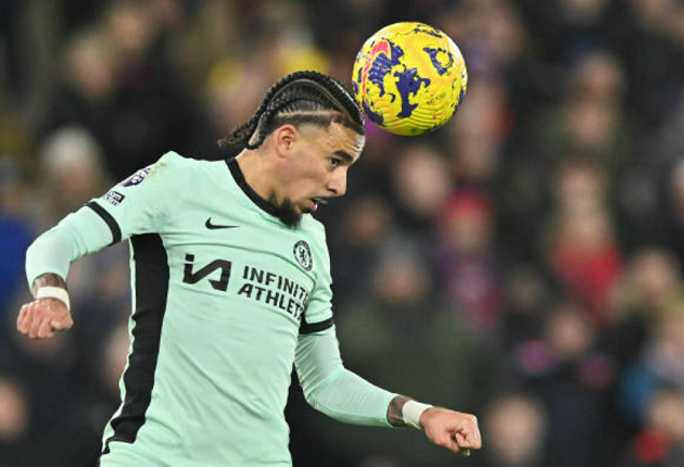 Ảnh bài viết Thắng 8 pha tay đôi, chuyền thành công 93%: Món quà ở hàng phòng ngự Chelsea