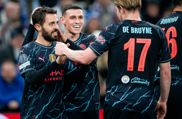 Ngoài ra, De Bruyne còn có 2 đường chuyền dài chính xác, 90 lần chạm bóng và sở hữu 2 đường chuyền tạo cơ hội cho các đồng đội.