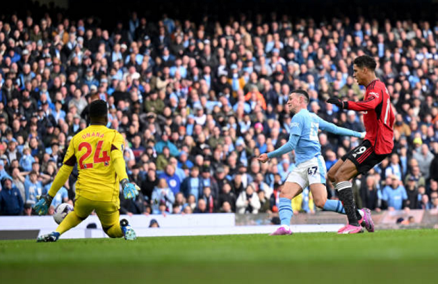 Ảnh bài viết Ferdinand bầu ra người hùng của Man Utd dù bại trận