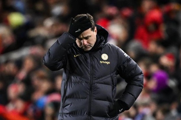 CĐV Chelsea phản ứng rất mạnh trong trận gặp Brentford.