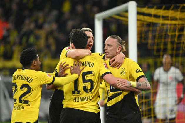 Dortmund chiến đấu cho top 4.