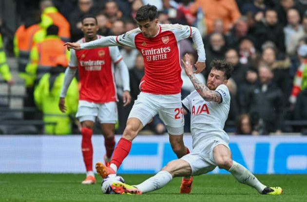 Cầu thủ Tottenham cực kỳ vất vả để theo kèm Havertz.