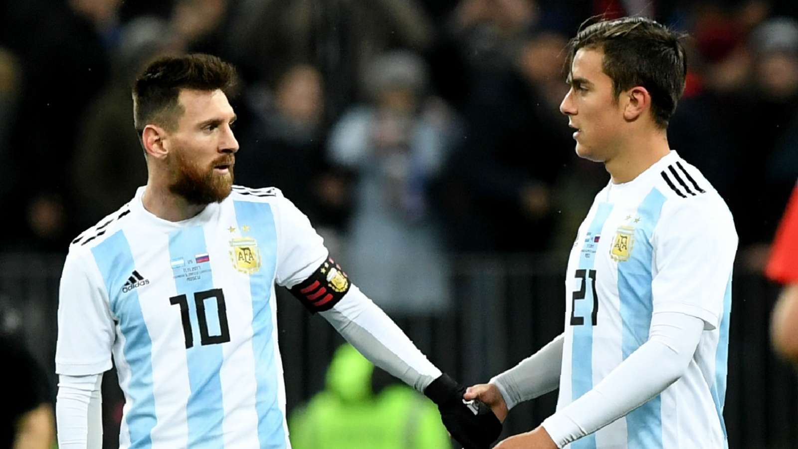Hoặc là Messi, hoặc là Dybala.