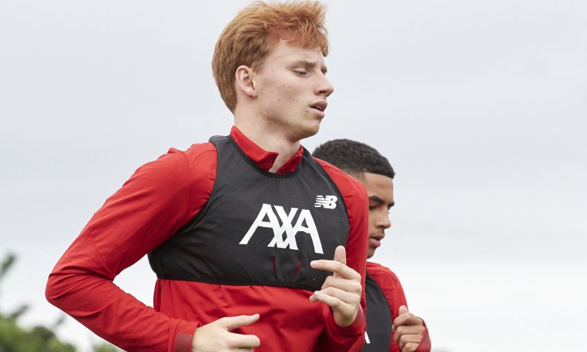 Van den Berg là cái tên đầu tiên cập bến Anfield mùa hè này.
