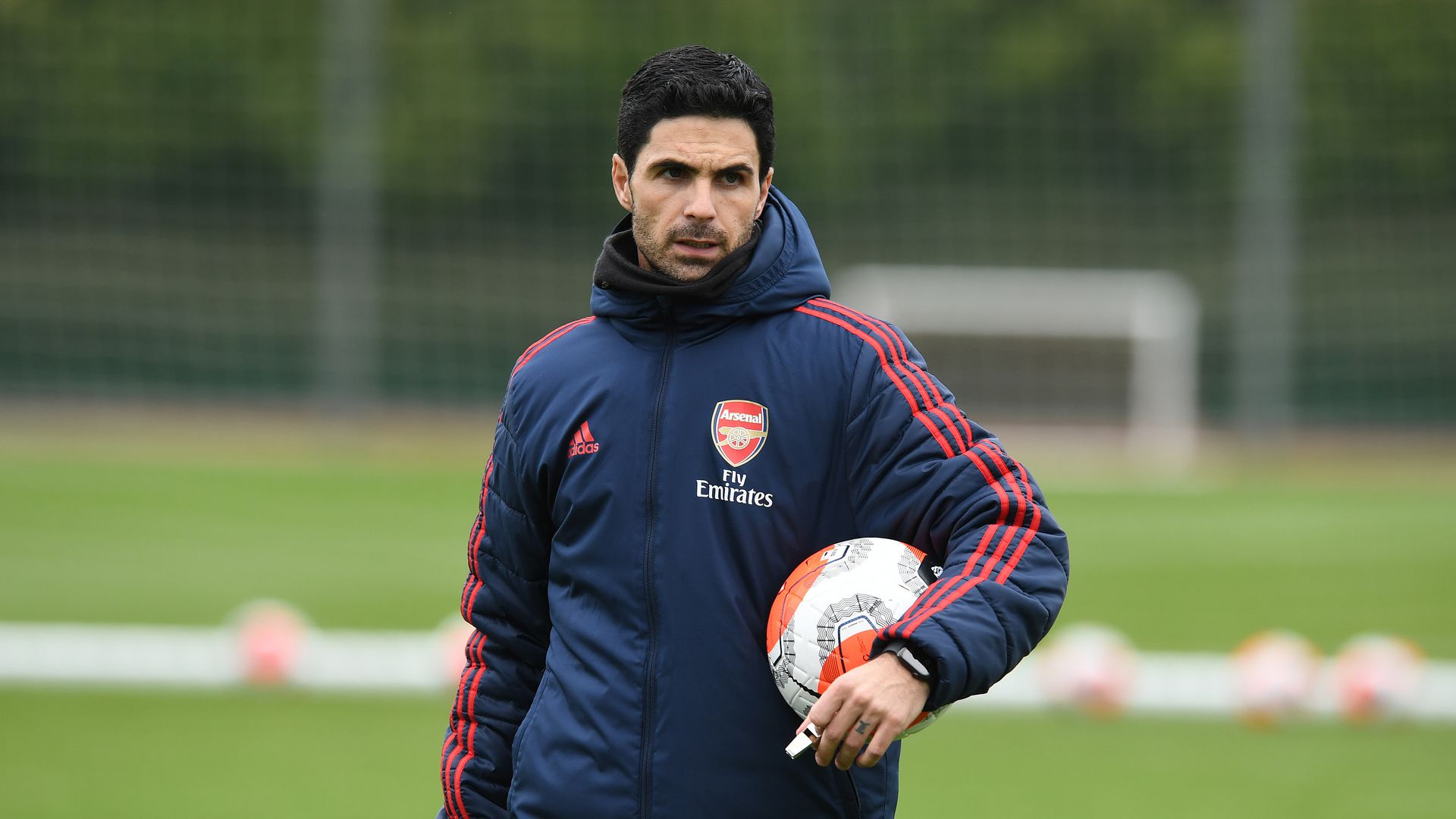 Trước khi Premier League bị tạm hoãn vì đại dịch COVID-19, Arsenal đứng thứ 9 trên bảng xếp hạng, đồng nghĩa với việc họ đang đối mặt với viễn cảnh không được tham dự Cúp châu Âu mùa tới.