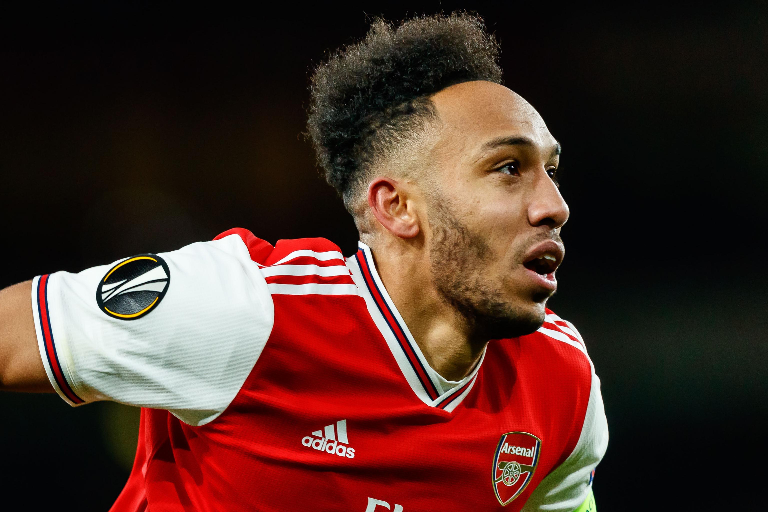 Nhưng gần đây, thượng tầng Arsenal lại có một số điều chỉnh trong kế hoạch bán chân sút người Gabon. Cụ thể, họ muốn hướng đến một thương vụ trao đổi tiền đạo nhằm giải quyết dứt điểm bài toán thiếu hụt lực lượng nơi hàng công.