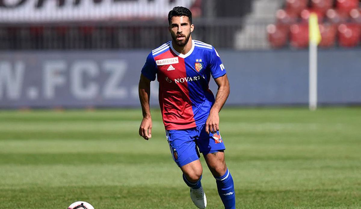 Chuyển đến Basel vào năm 2016, trung vệ người Thụy Sỹ đã nhanh chóng khẳng định được bản thân và có được những bước tiến vượt bậc.