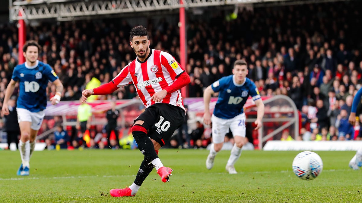Tiền vệ 24 tuổi là nhân tố chủ lực của Brentford mùa này, anh đã ra sân đến 34/37 trận tại Championship. Màn trình diễn ấn tượng nhất mà Benrahma đã thể hiện là cú hat-trick trước Hull City.