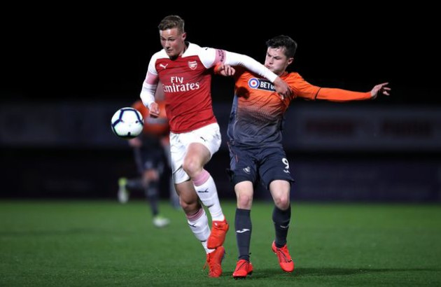 Daniel Ballard rời Arsenal để tìm cơ hội ra sân.
