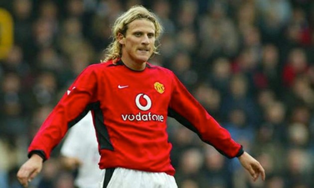 Người còn lại mà Cavani đã xin lời khuyên về việc chuyển đến Old Trafford là tiền đạo đồng hương Diego Forlan. Thực tế, Forlan không thành công trong quãng thời gian khoác áo Quỷ đỏ, nhưng anh vẫn luôn được đông đảo CĐV yêu mến.